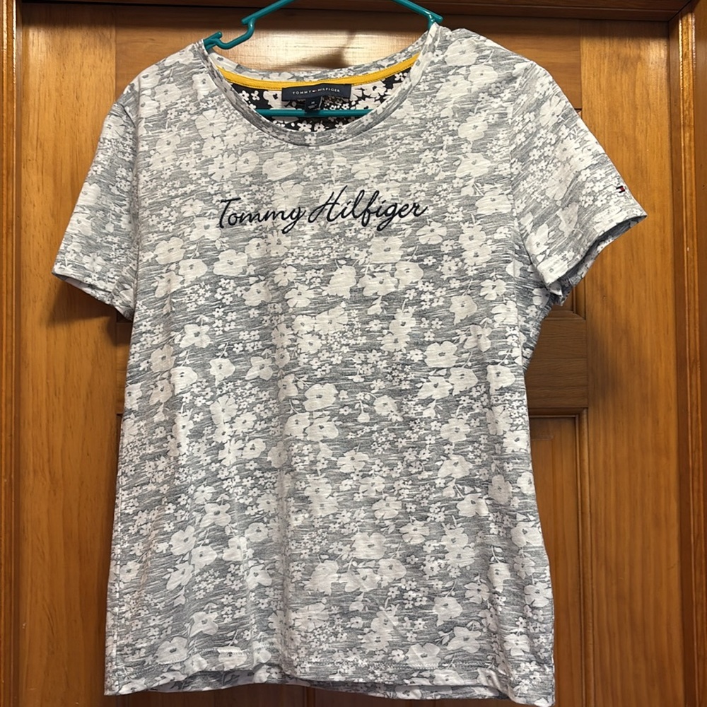 NWOT Tommy Hilfiger White and Gray Floral Tee